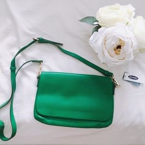 Green Clutch (comes with adjustable long strap)💕